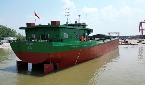 全国内河首艘3000吨级 油改电 普通货船吉水试航